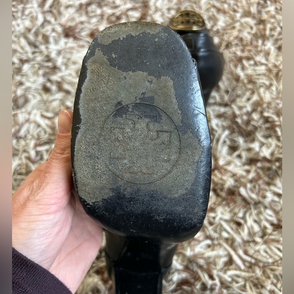 Tory Burch Black Leather Pumps with Gold Accents Size 9 - Picture 7 of 8